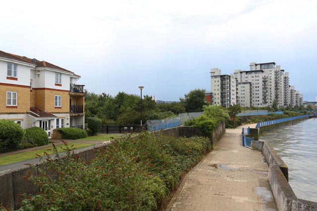 Quiet Riverside Apartment ロンドン 部屋 写真